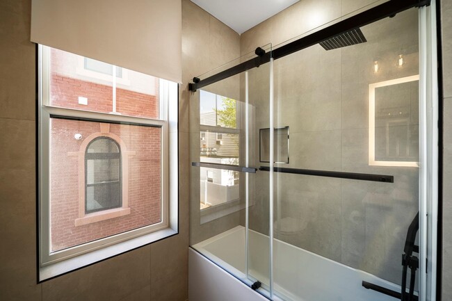 Building Photo - 131 Clifton Pl