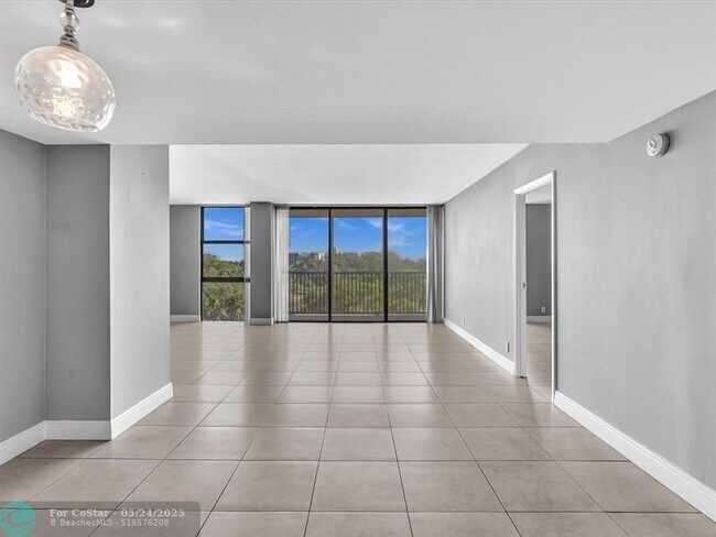 Building Photo - 20379 W Country Club Dr