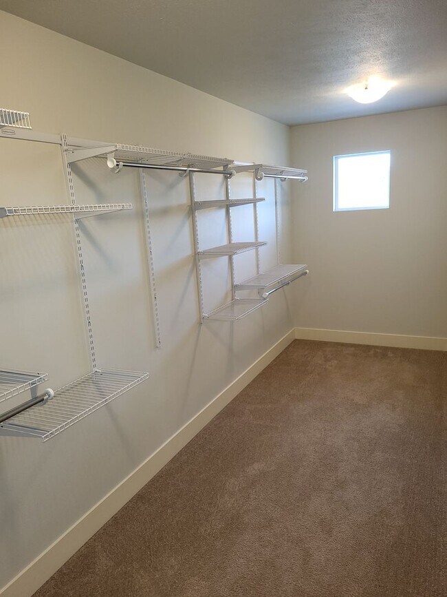 Building Photo - Lease Up- Custom Spokane Duplex