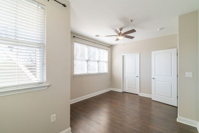 Building Photo - Conveniently Located Condo in Elizabeth Village!