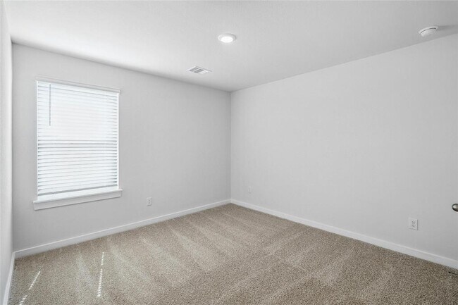 Building Photo - 605 Jane Long Dr