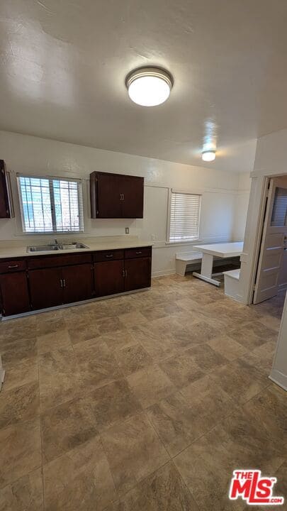 Building Photo - 1155 W 39th St