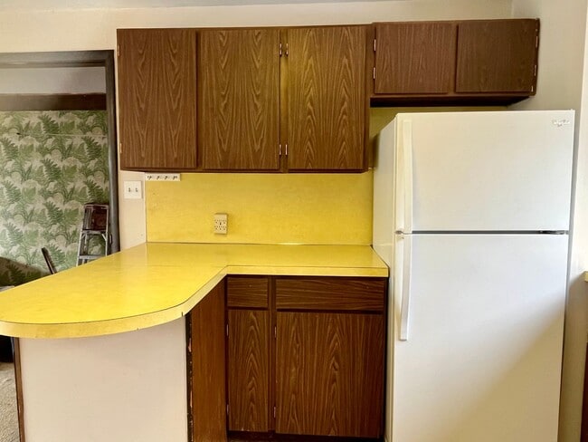 Building Photo - Pet friendly 2 bedroom, utilities included