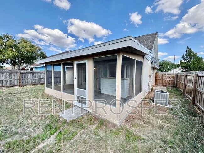 Building Photo - 3604 Spring Land Dr