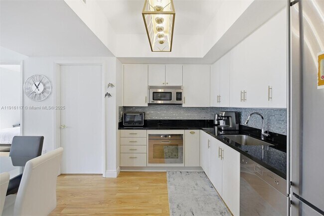 Building Photo - 92 SW 3rd St