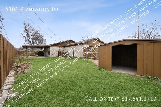 Building Photo - 4104 Plantation Dr