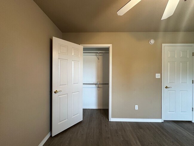 Building Photo - Beautiful Move In Ready 3 Bed 2 Bath for R...