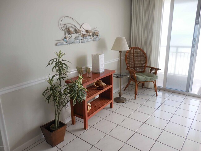 Building Photo - 903 Ocean Dr S