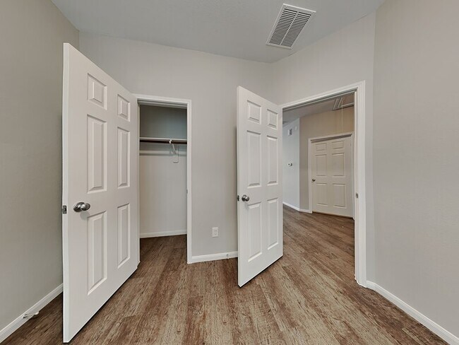 Building Photo - 4065 Mossy Pl Ln
