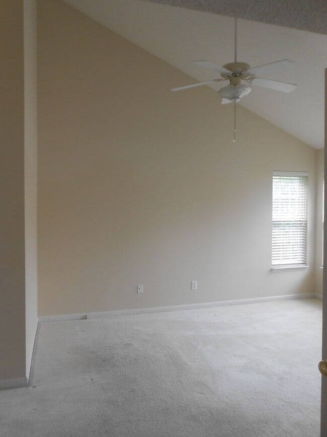 Building Photo - Fantastic 3 BR House w/ Inviting Floor Plan in Kernodle/NW School District