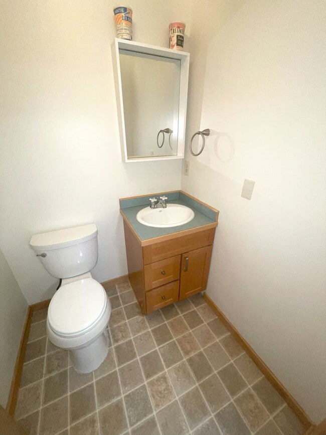 Building Photo - Beautiful 2-bedroom 1.5-bathroom home