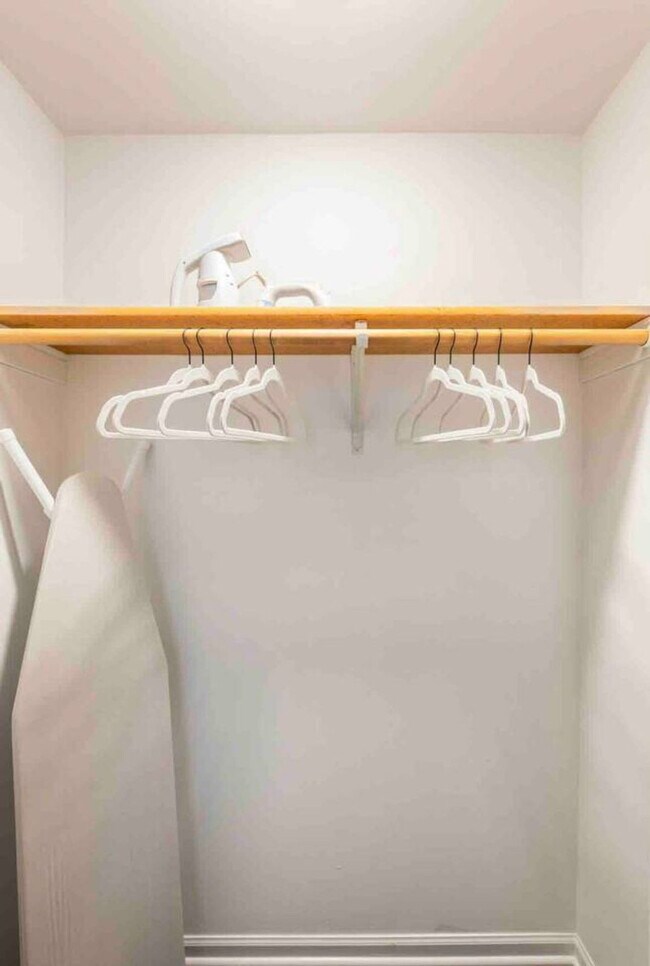 Building Photo - 1501 W Thomas St