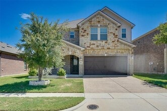 Building Photo - 410 Club House Dr