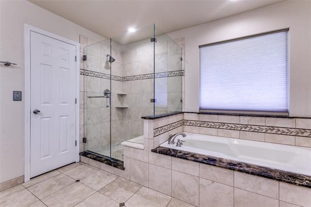 Building Photo - 2514 Golden Oaks Dr