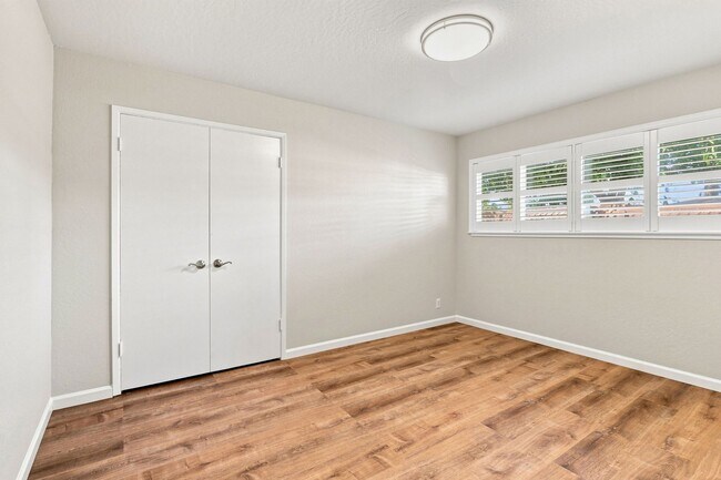 Building Photo - 14370 Oka Ln