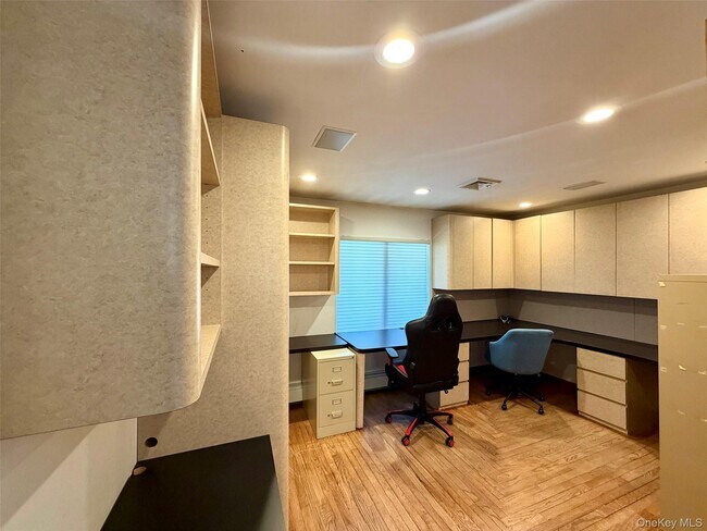 Building Photo - 5 Glen Hill Ct