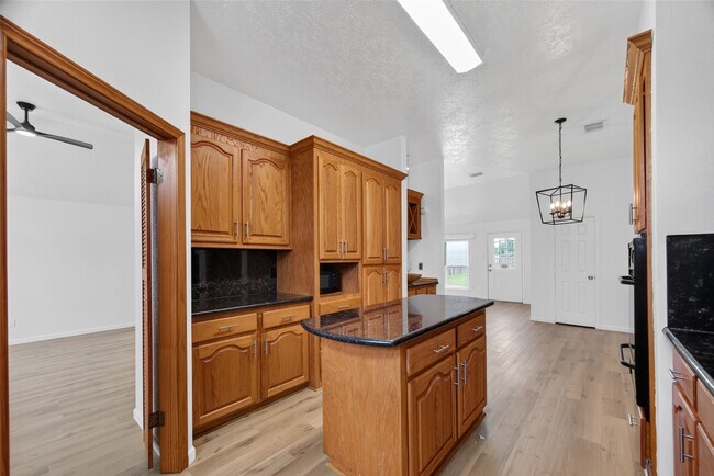 Building Photo - 7403 Oak Walk Dr