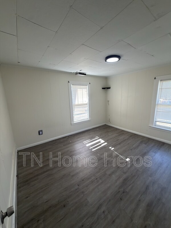 Building Photo - 2427 Seymour Ave