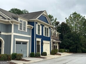 Building Photo - 6166 Holly Pk Ln SE