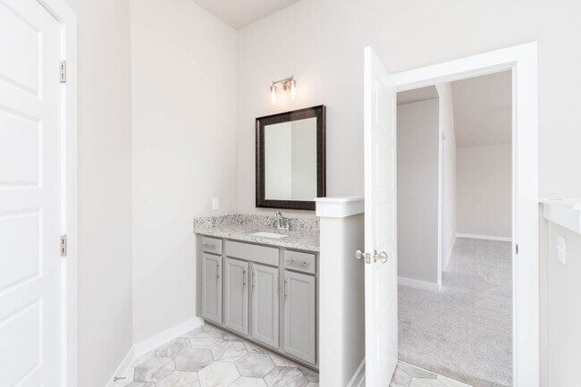 Building Photo - Beautiful 5 Bedroom, 2.5 Bath New Construc...