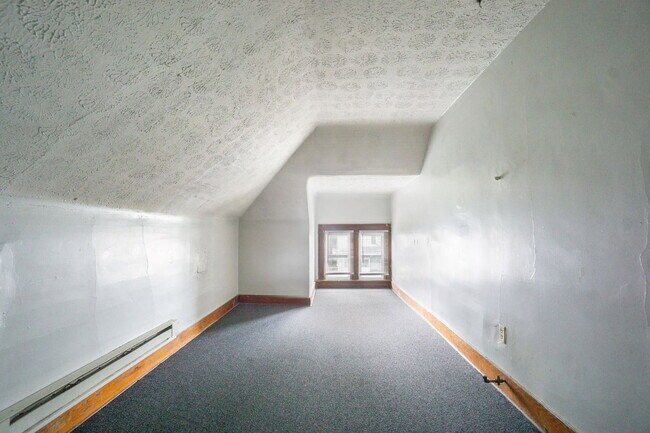 Building Photo - 293 E 14th Ave