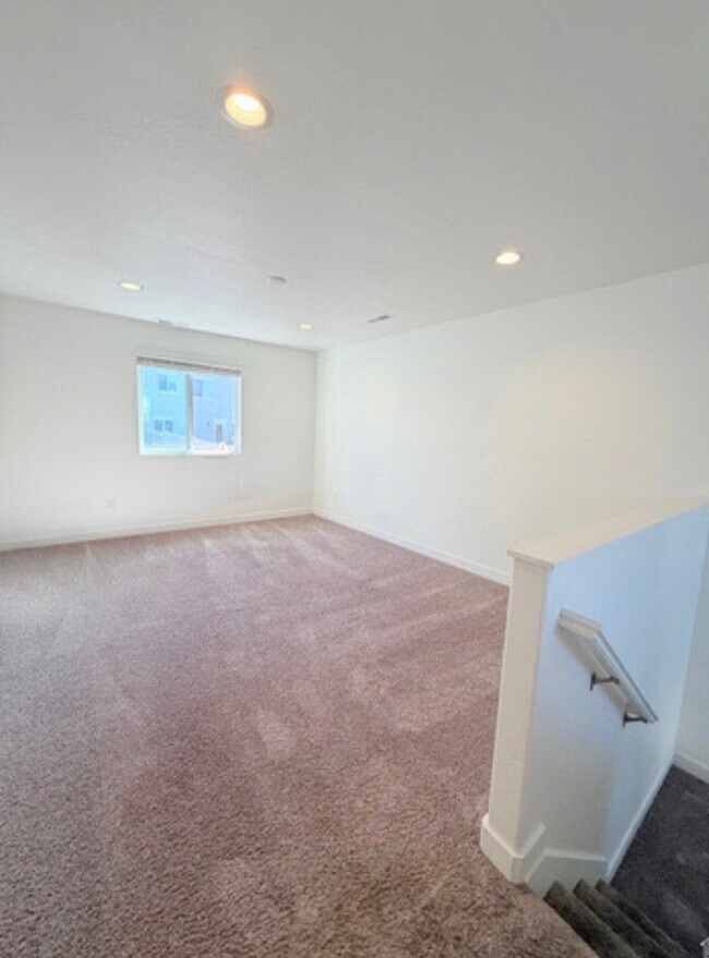 Building Photo - 2966 S Willow Creek Dr