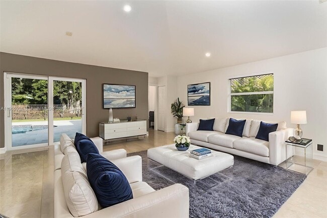 Building Photo - 1222 Manor Ct