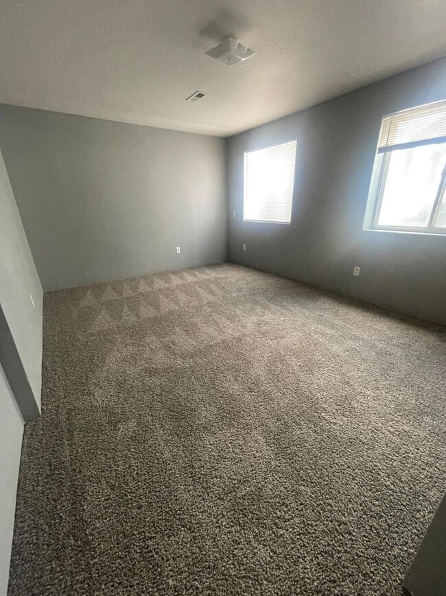 Building Photo - Roomy 4 Bedroom Spokane Home – 2,062 Sq Ft of Living Space