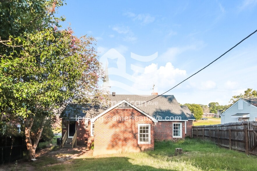 Building Photo - 3508 17th Ave