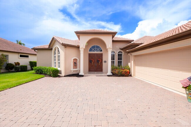 Building Photo - 923 SW Grand Reserves Blvd