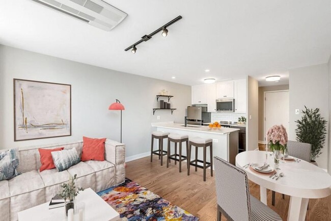 Primary Photo - 2 bedroom in Chicago IL 60660
