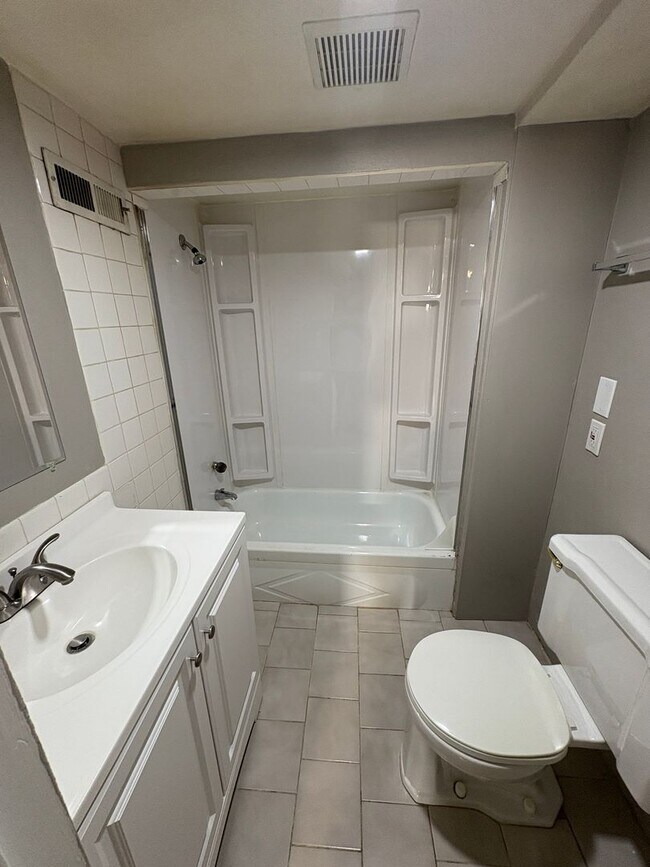 Building Photo - Beautiful 3 bed, 2 bath in St. Ann.