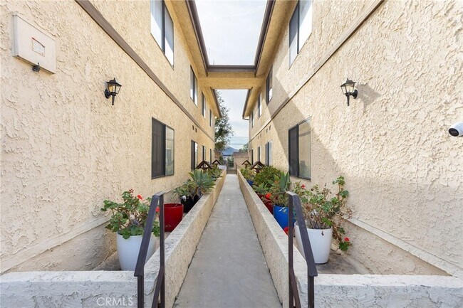 Building Photo - 1117 Linden Ave