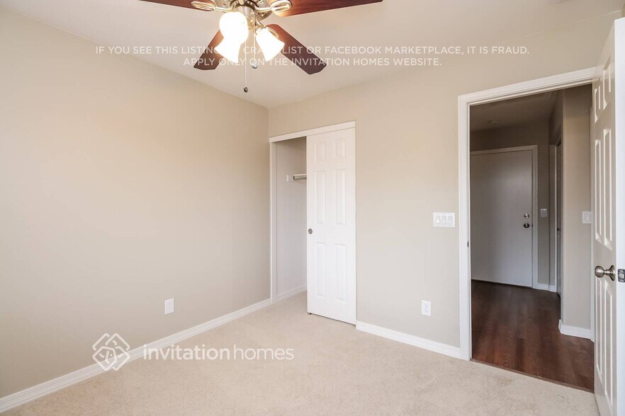 Building Photo - 30737 N Royal Oak Way