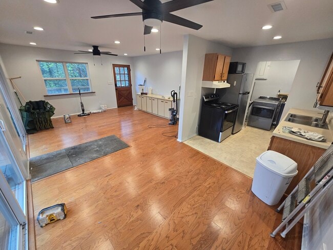 Building Photo - House on Stilts