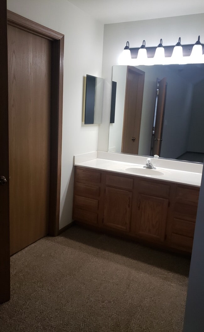 Building Photo - 337 Sandhurst Ln