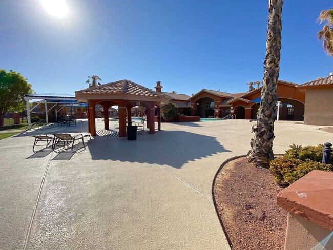 Building Photo - East El Paso 3bed/2bath Refrig A/C in Gated Community with Pool Access!