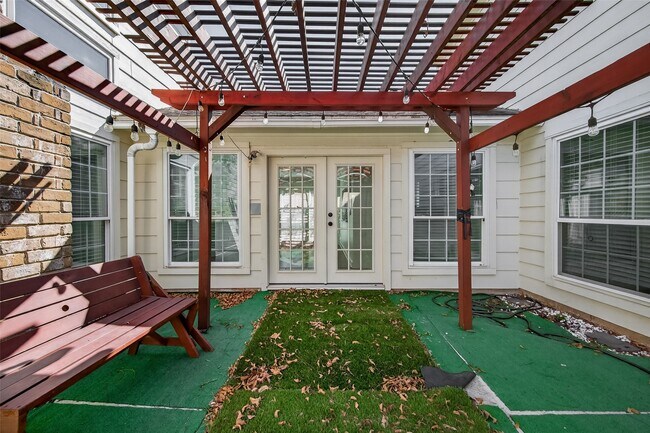 Building Photo - 11414 Meadow Lake Dr