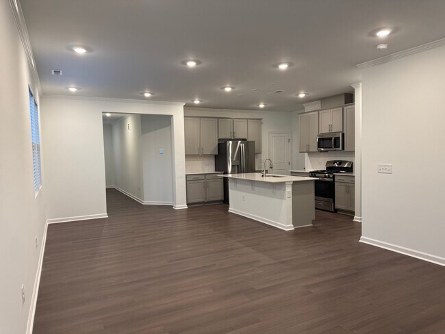 Building Photo - 210 Redford Pl Dr