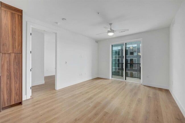 Building Photo - 1701 Simond Ave