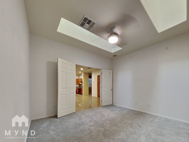 Building Photo - 513 S 120th Ave