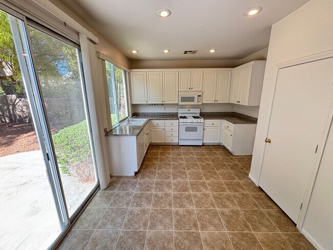 Building Photo - 10319 Splendor Ridge Ave