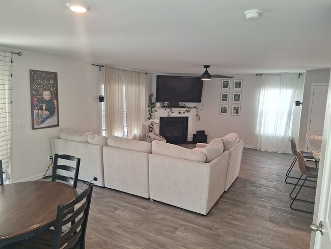 Building Photo - Delightful Four Bedroom Home Approximately...