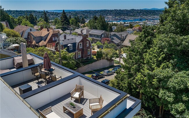 Building Photo - 5201 Phinney Ave N