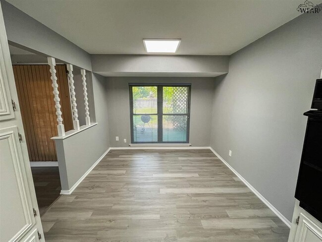 Building Photo - 4624 Trailwood Dr