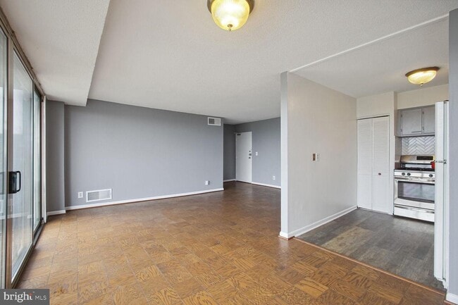 Building Photo - 4410 Oglethorpe St