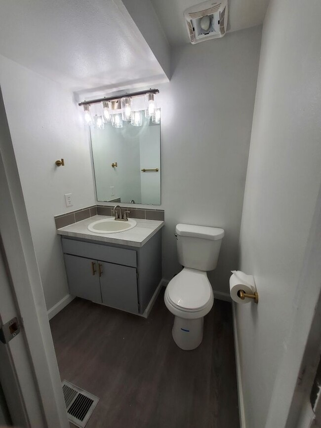 Building Photo - 3 bedroom - recently renovated home