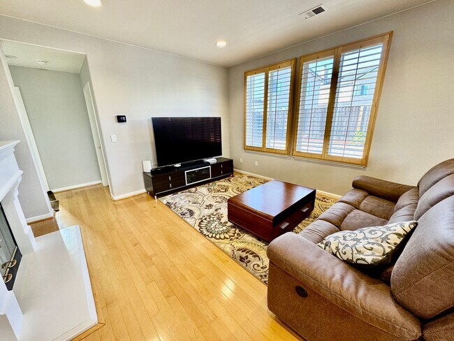 Building Photo - 12 Amberwood Cir