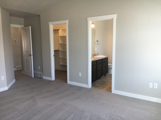 Building Photo - LOVELY VINEYARD RAMBLER FOR RENT