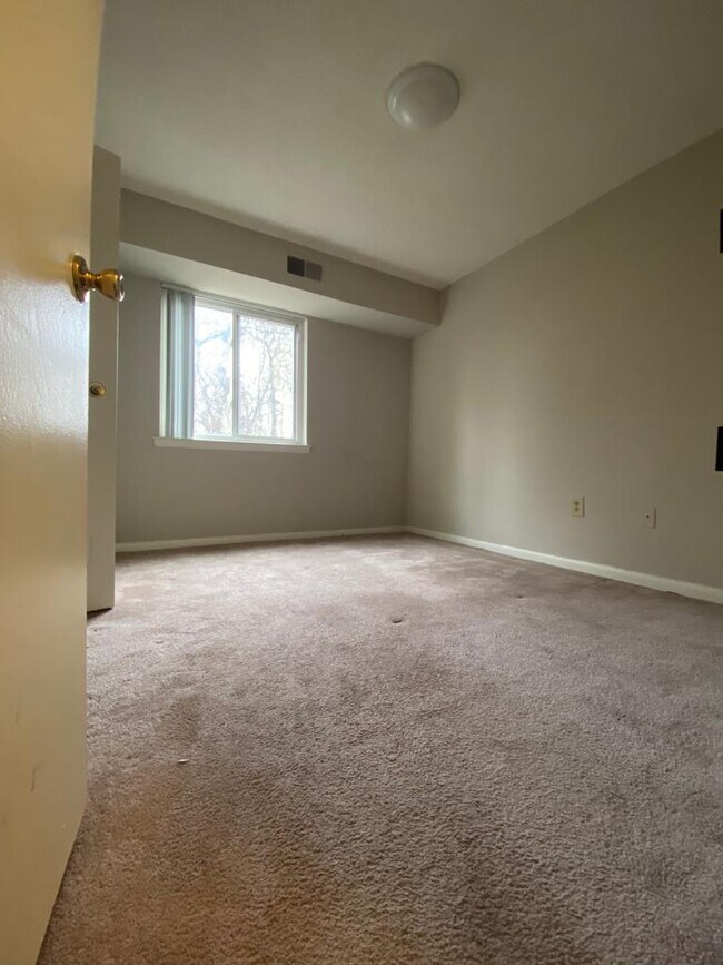 Building Photo - 2131 King Arthurs Ct